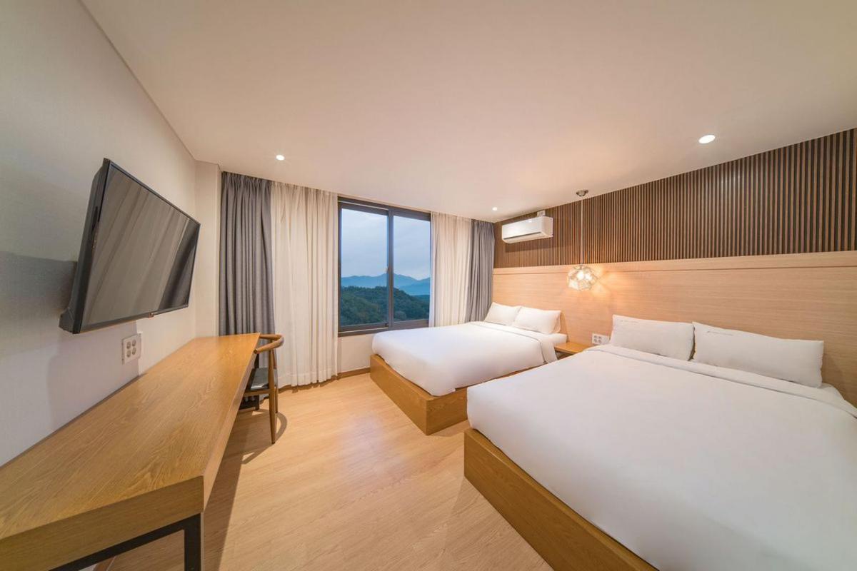Two Y Hotel Yangyang Extérieur photo