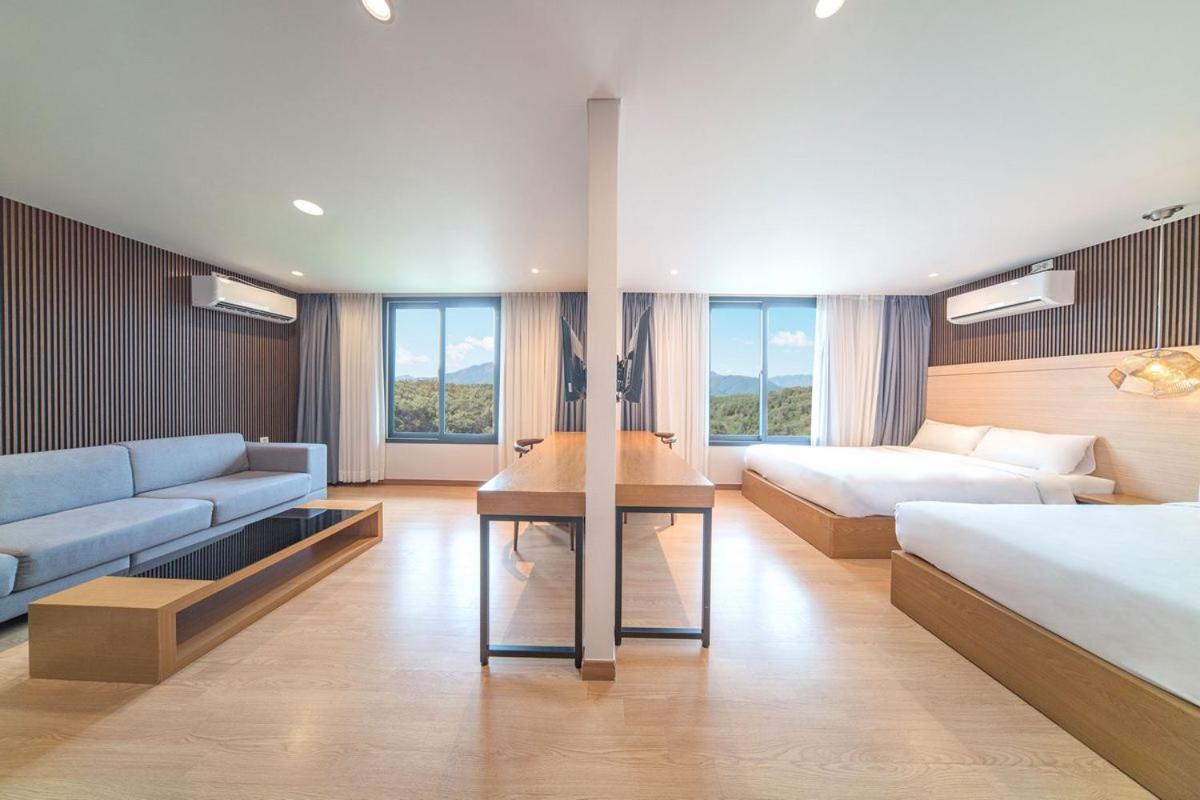 Two Y Hotel Yangyang Extérieur photo