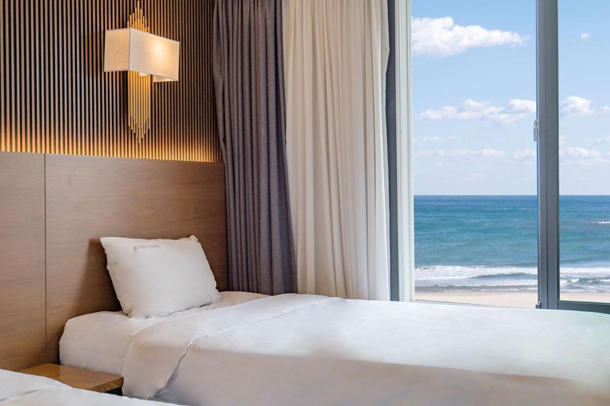 Two Y Hotel Yangyang Extérieur photo