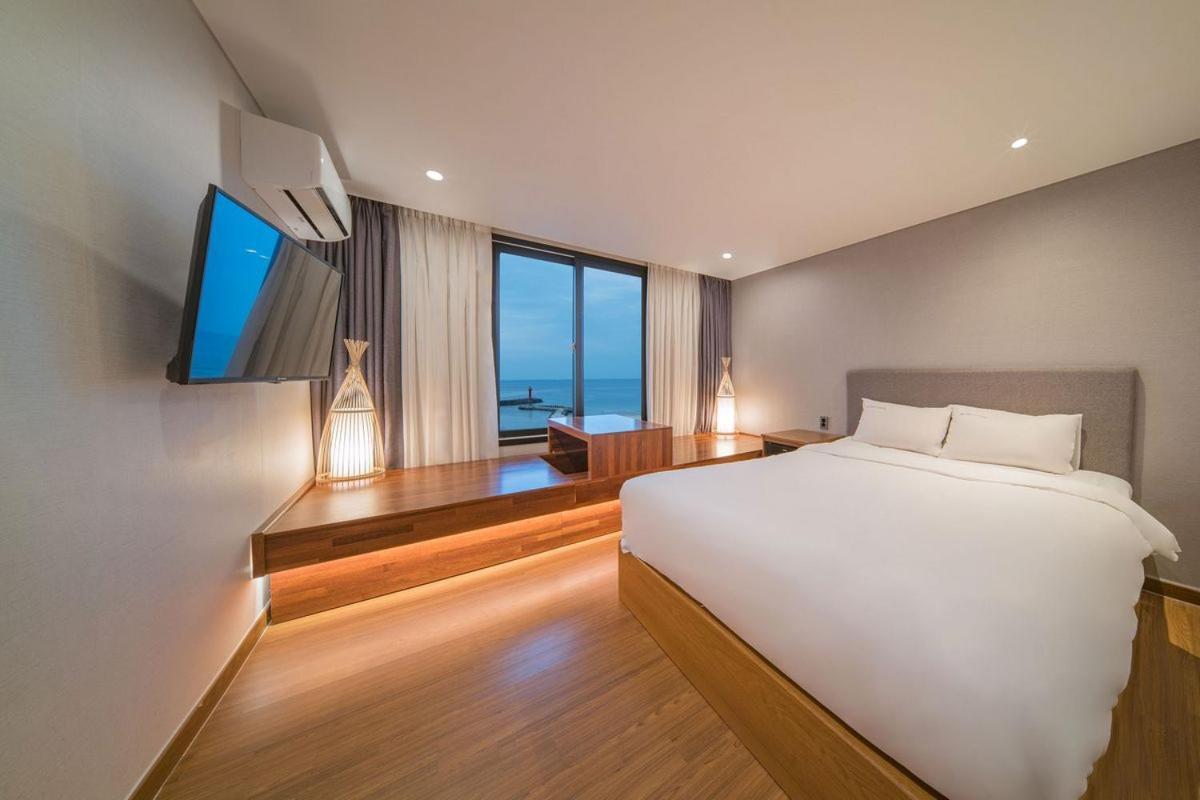 Two Y Hotel Yangyang Extérieur photo