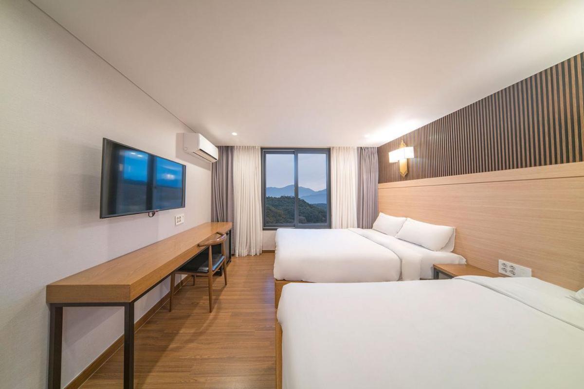 Two Y Hotel Yangyang Extérieur photo