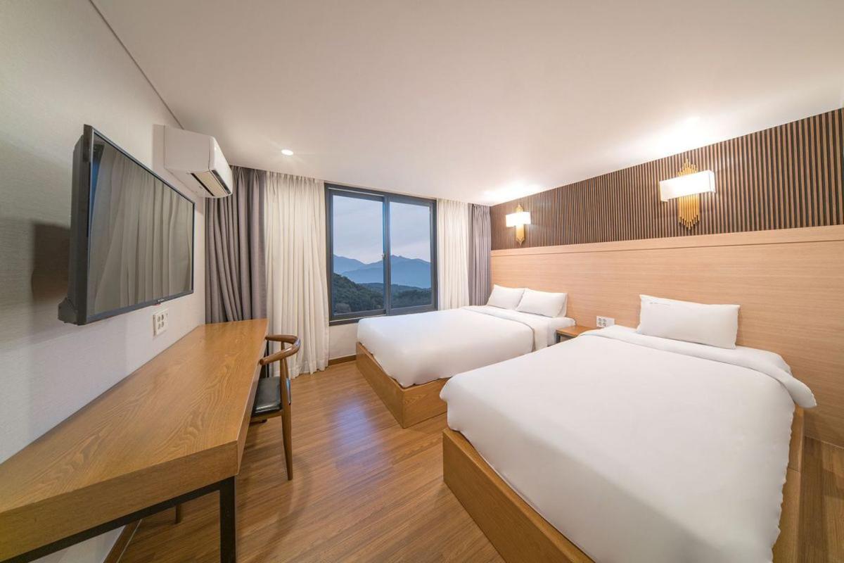 Two Y Hotel Yangyang Extérieur photo
