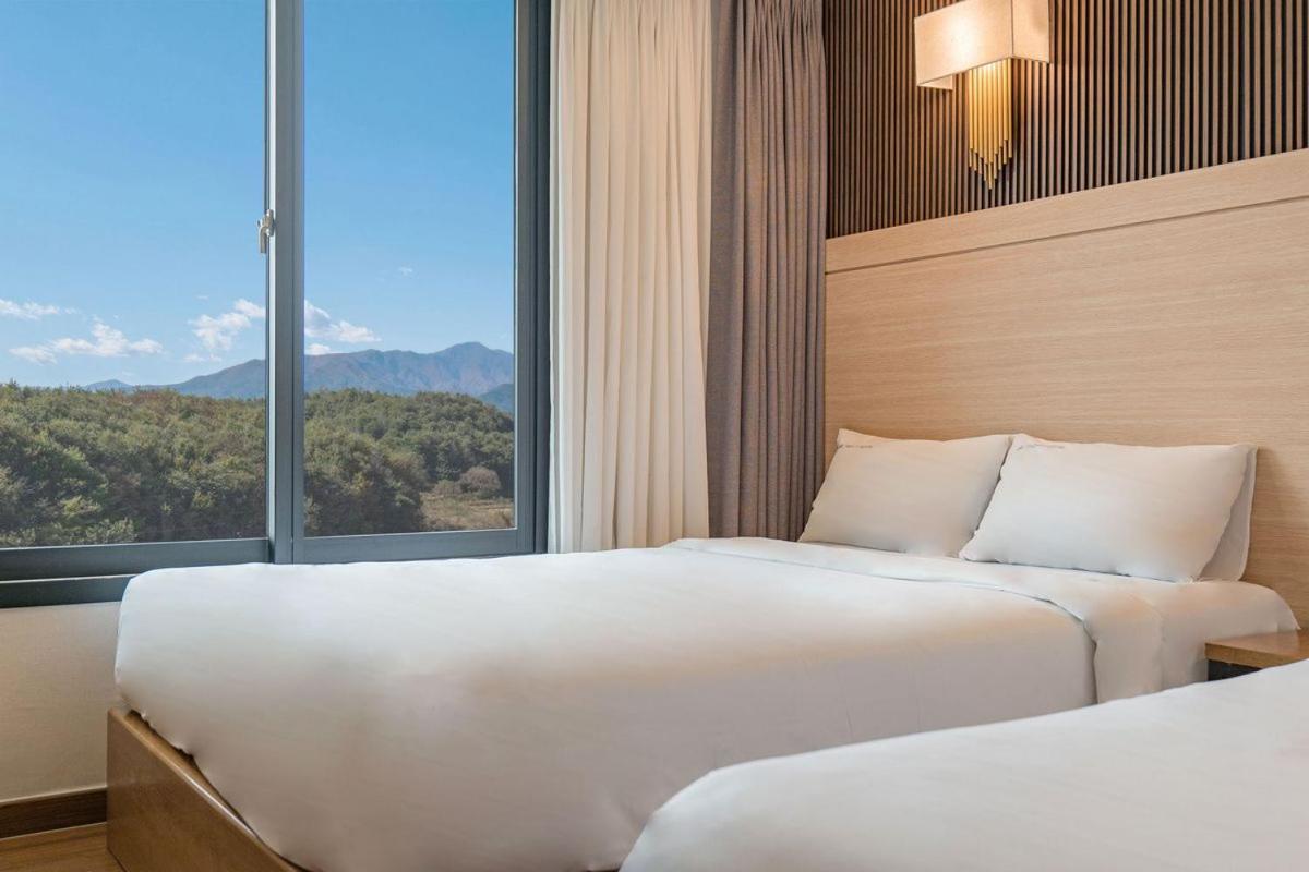 Two Y Hotel Yangyang Extérieur photo