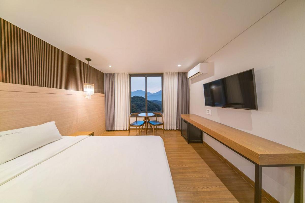 Two Y Hotel Yangyang Extérieur photo